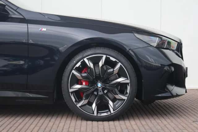 BMW i5 (2025) thumbnail 5