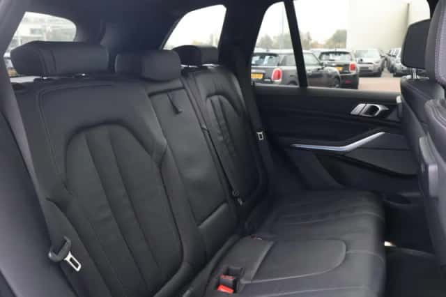 BMW X5 (2021) thumbnail 15