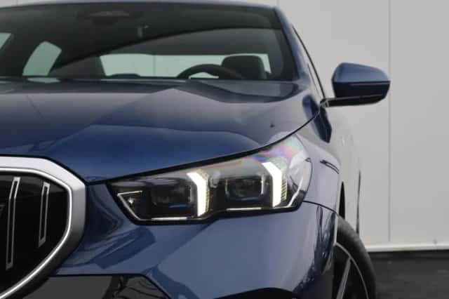 BMW i5 (2025) thumbnail 2