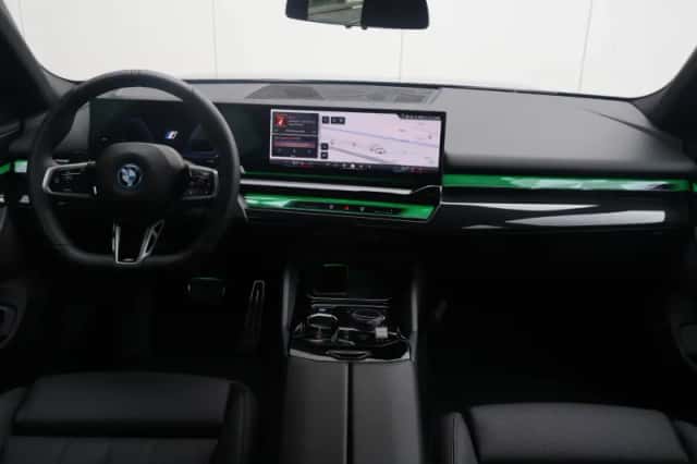 BMW i5 (2025) thumbnail 16