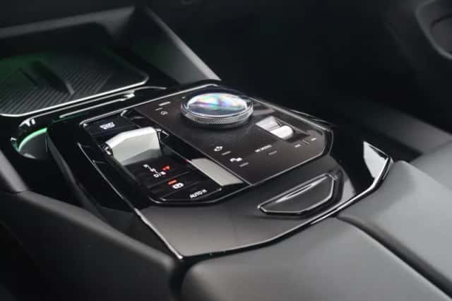BMW i5 (2025) thumbnail 24