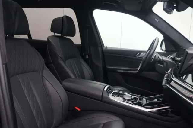 BMW X7 (2023) thumbnail 11