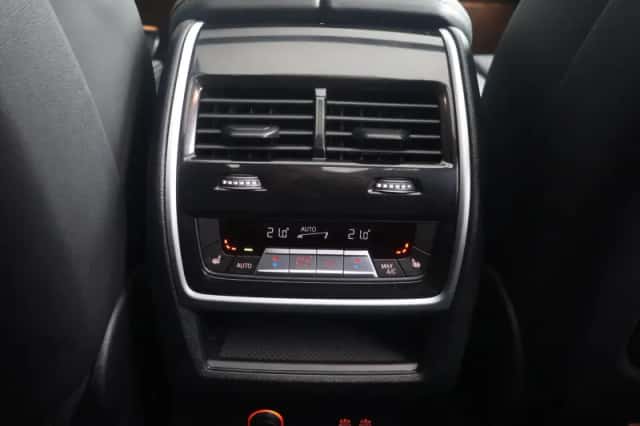 BMW X7 (2023) thumbnail 15