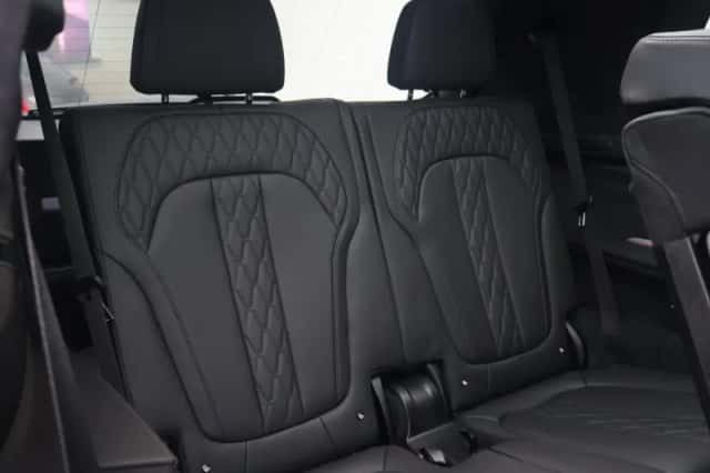 BMW X7 (2023) thumbnail 16