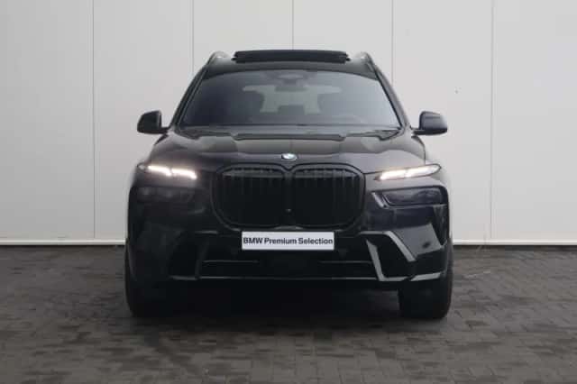 BMW X7 (2023) thumbnail 3