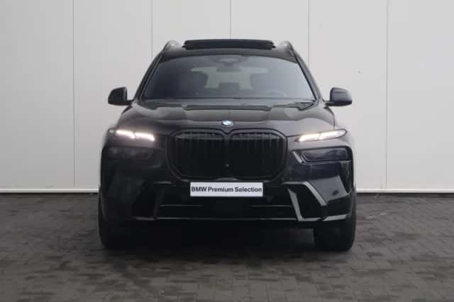 BMW X7 (2023) thumbnail 3