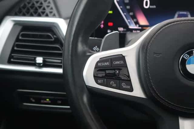 BMW X7 (2023) thumbnail 25