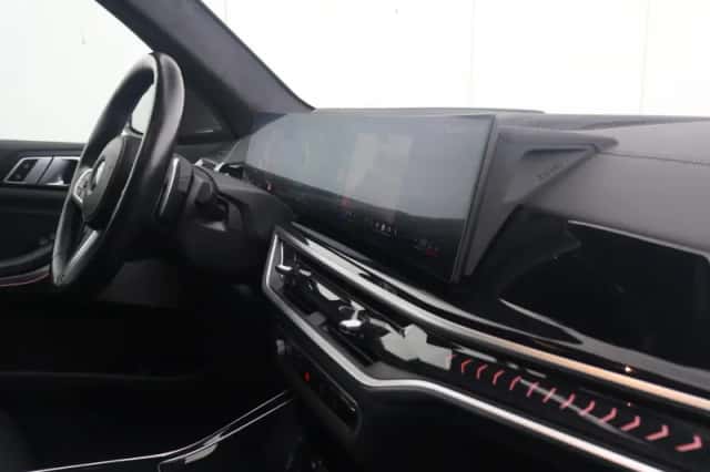 BMW X7 (2023) thumbnail 27