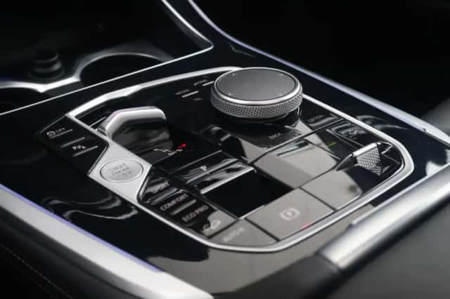 BMW X7 (2023) thumbnail 28