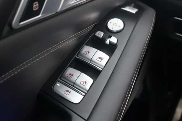 BMW X7 (2023) thumbnail 31
