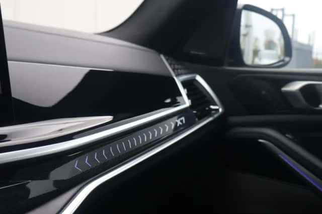 BMW X7 (2023) thumbnail 32