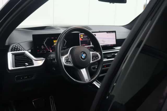 BMW X7 (2023) thumbnail 56