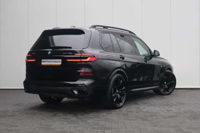 BMW X7 (2023) thumbnail 8