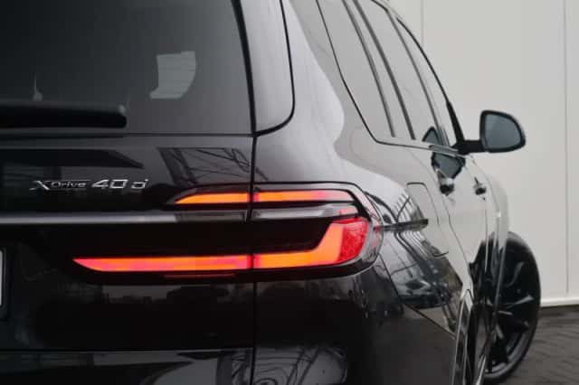 BMW X7 (2023) thumbnail 9