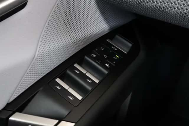 BMW iX3 (2026) thumbnail 36