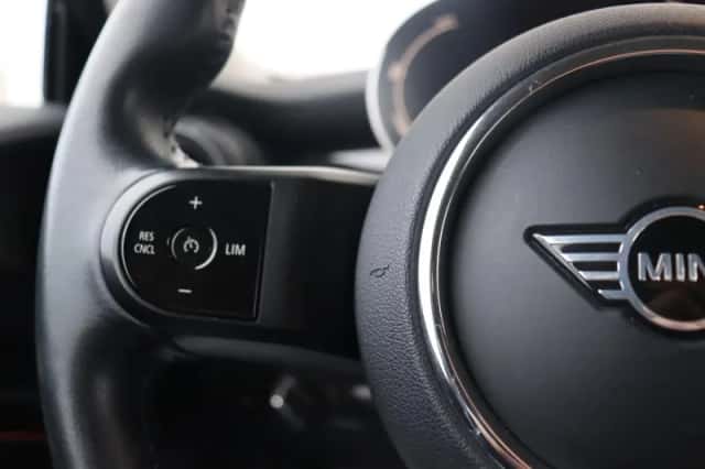 MINI Electric (2022) thumbnail 12