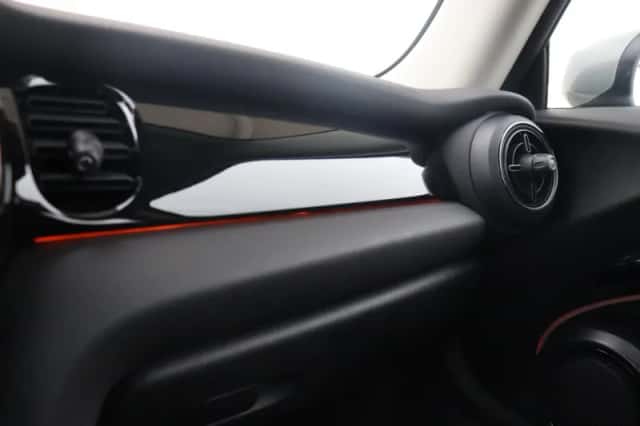 MINI Electric (2022) thumbnail 22