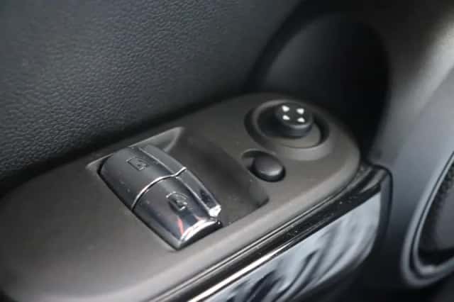 MINI Electric (2022) thumbnail 24