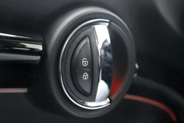 MINI Electric (2022) thumbnail 25