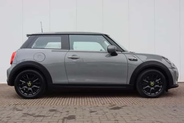 MINI Electric (2022) thumbnail 4