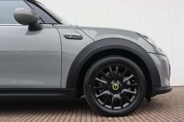MINI Electric (2022) thumbnail 5