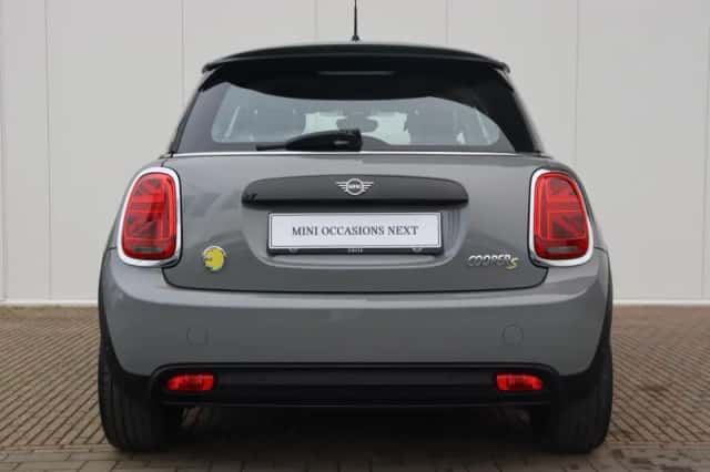 MINI Electric (2022) thumbnail 7