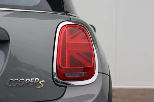 MINI Electric (2022) thumbnail 8