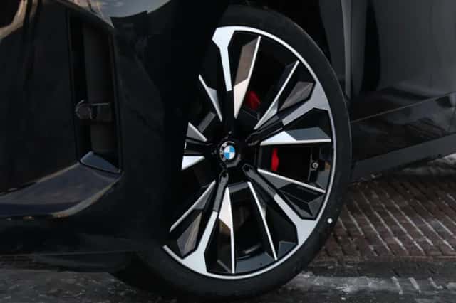 BMW iX (2026) thumbnail 2