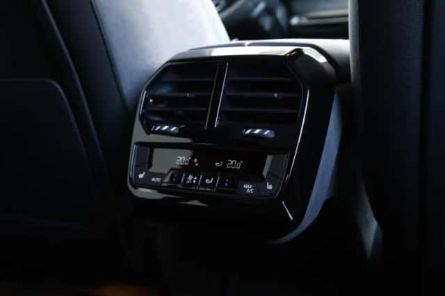 BMW iX (2026) thumbnail 24
