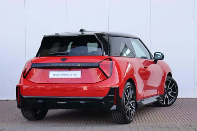 MINI Cooper (2026) thumbnail 2
