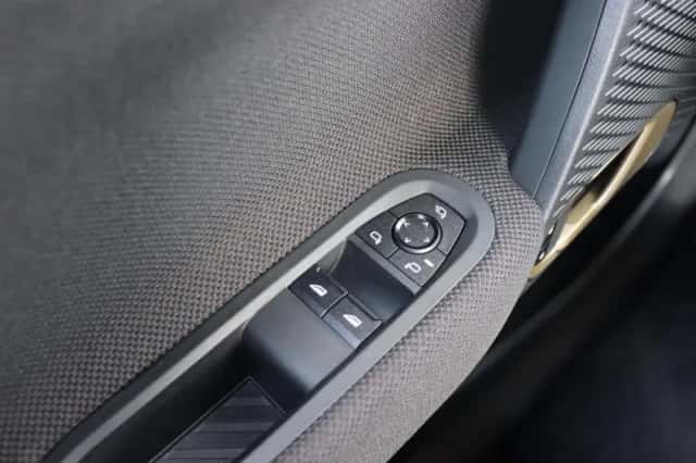 MINI Cooper (2026) thumbnail 10