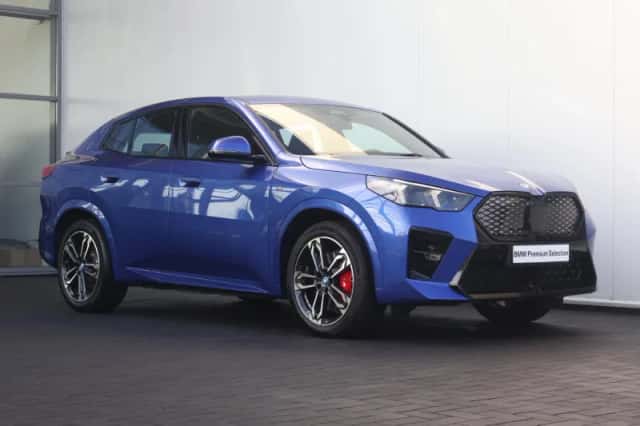 BMW iX2 (2025) thumbnail 11