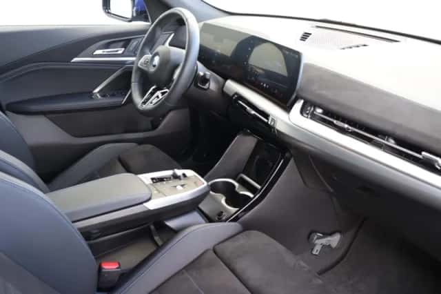 BMW iX2 (2025) thumbnail 18