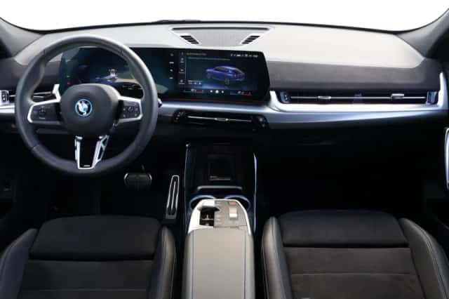 BMW iX2 (2025) thumbnail 23