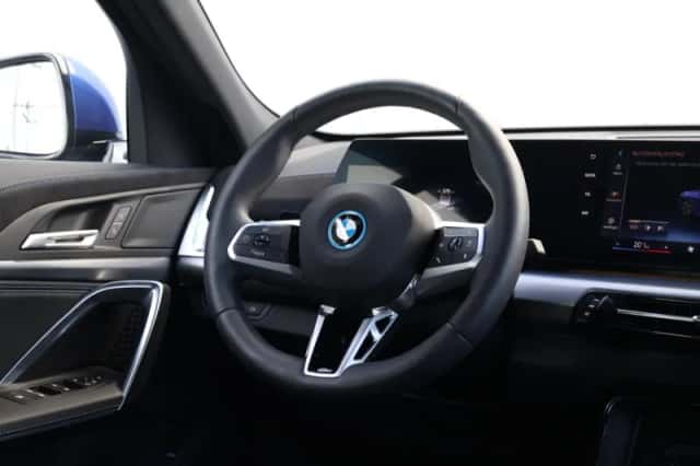 BMW iX2 (2025) thumbnail 24