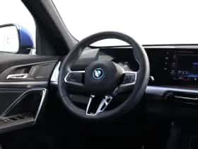 BMW iX2 (2025) thumbnail 24