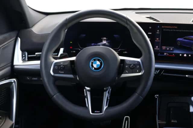 BMW iX2 (2025) thumbnail 25