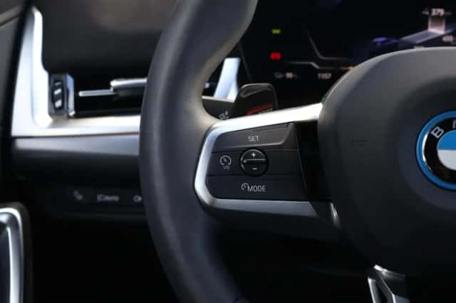 BMW iX2 (2025) thumbnail 26