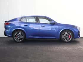 BMW iX2 (2025) thumbnail 8