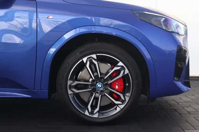 BMW iX2 (2025) thumbnail 9