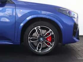BMW iX2 (2025) thumbnail 9