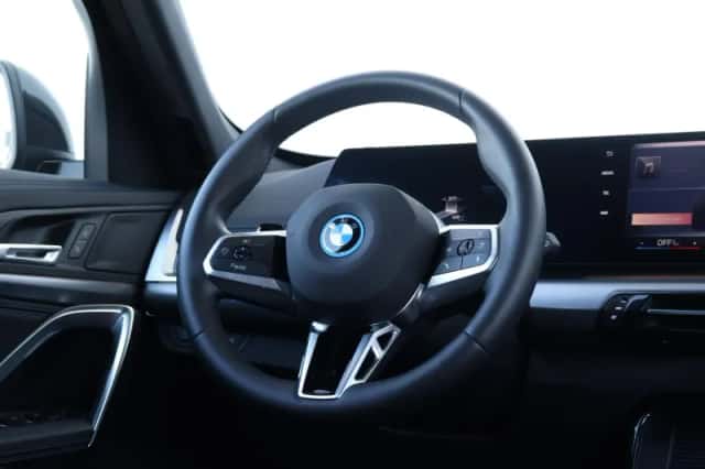BMW iX1 (2025) thumbnail 11