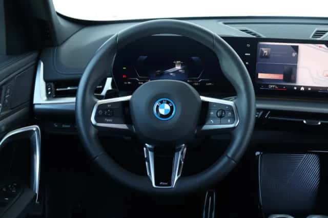 BMW iX1 (2025) thumbnail 12