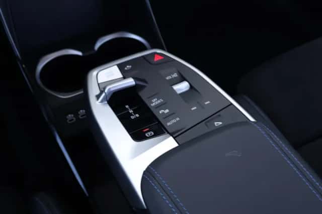 BMW iX1 (2025) thumbnail 13