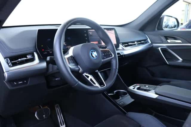 BMW iX1 (2025) thumbnail 15
