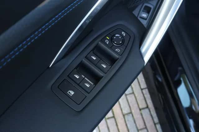 BMW iX1 (2025) thumbnail 16