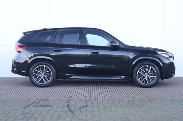 BMW iX1 (2025) thumbnail 3