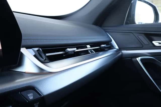 BMW iX1 (2025) thumbnail 21