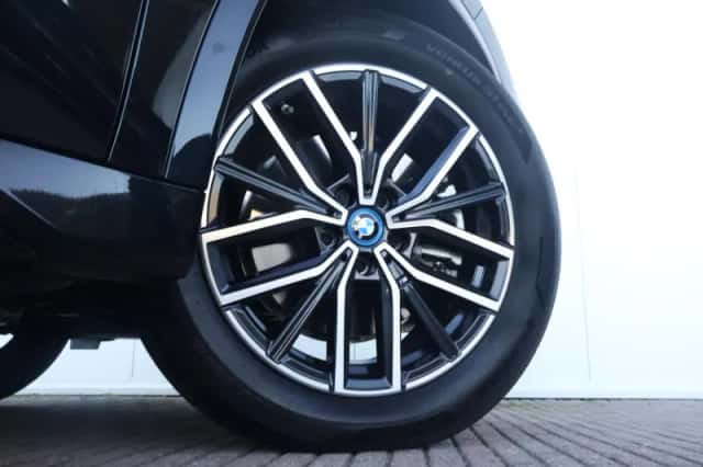 BMW iX1 (2025) thumbnail 5