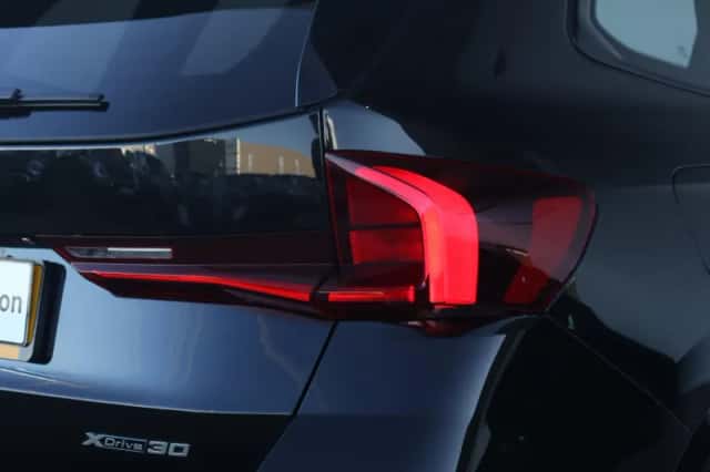 BMW iX1 (2025) thumbnail 7